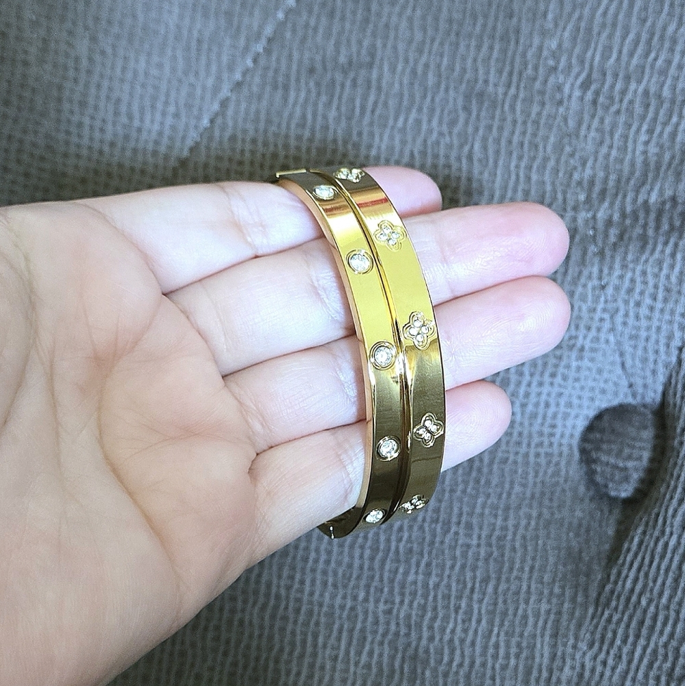 Set of Two✌️ Hinged Bangle Bracelets with Bezel Set Cubic Zirconias - NWOT - Picture 12 of 15